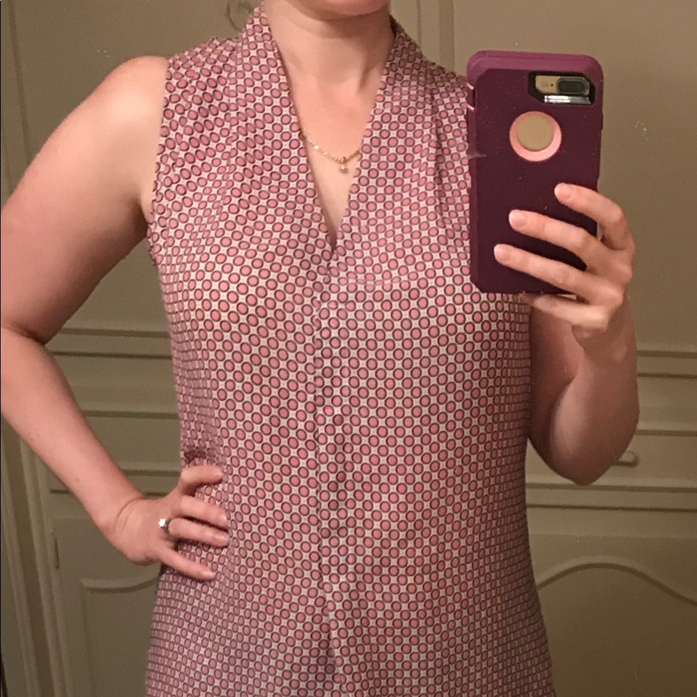 Pink sleeveless blouse very flattering - Picture 1 of 6